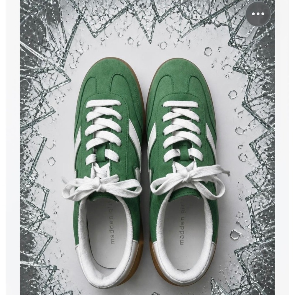 Madden Girl Gaia Women Green Faux Suede Sneakers Retro Gum Sole GIIA01J1 9.5M